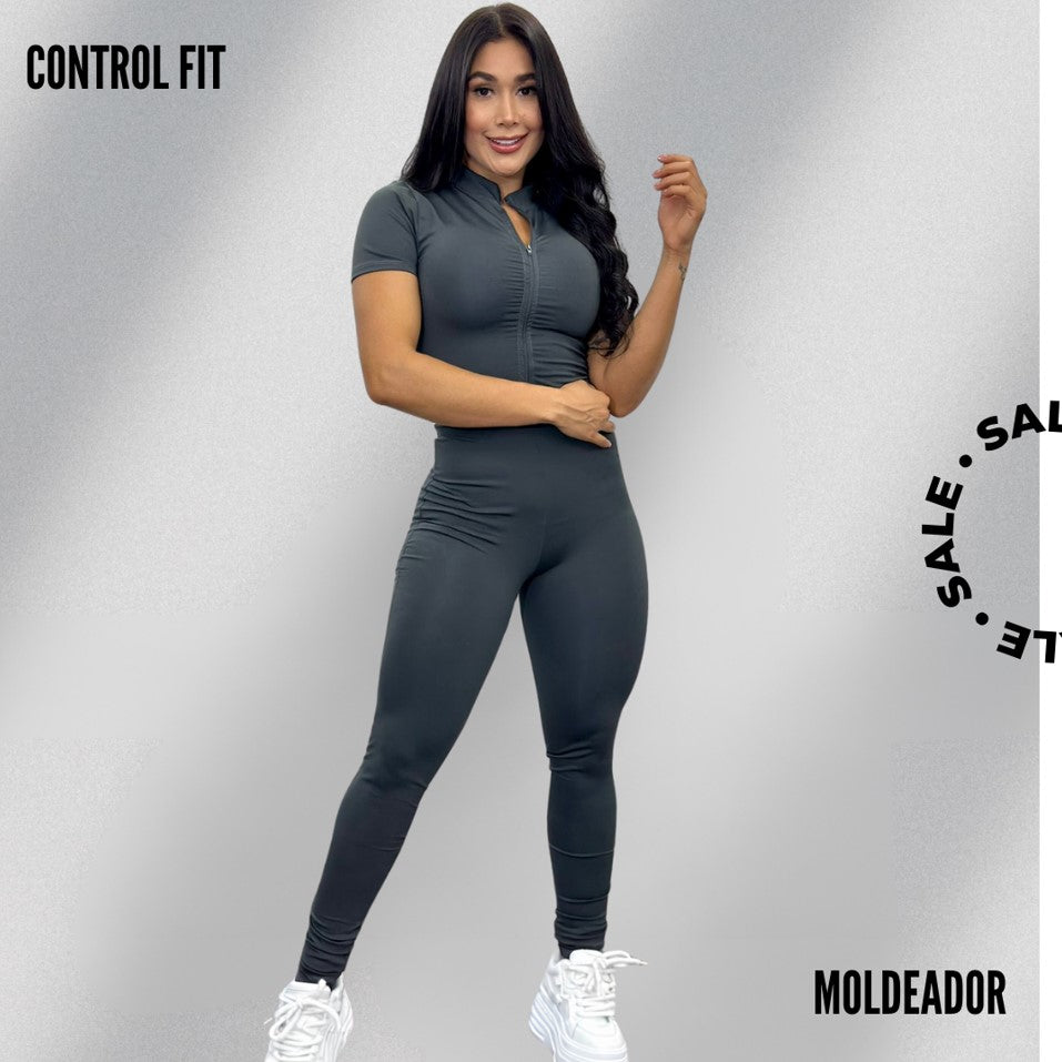 Enterizo Control Fit - Manga Corta con Cierre en Gris Oscuro.