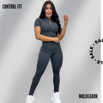 Enterizo Control Fit - Manga Corta con Cierre en Gris Oscuro.